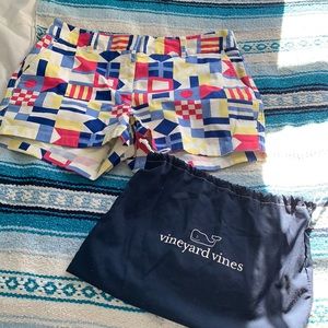 Vineyard Vines Boat Flag shorts